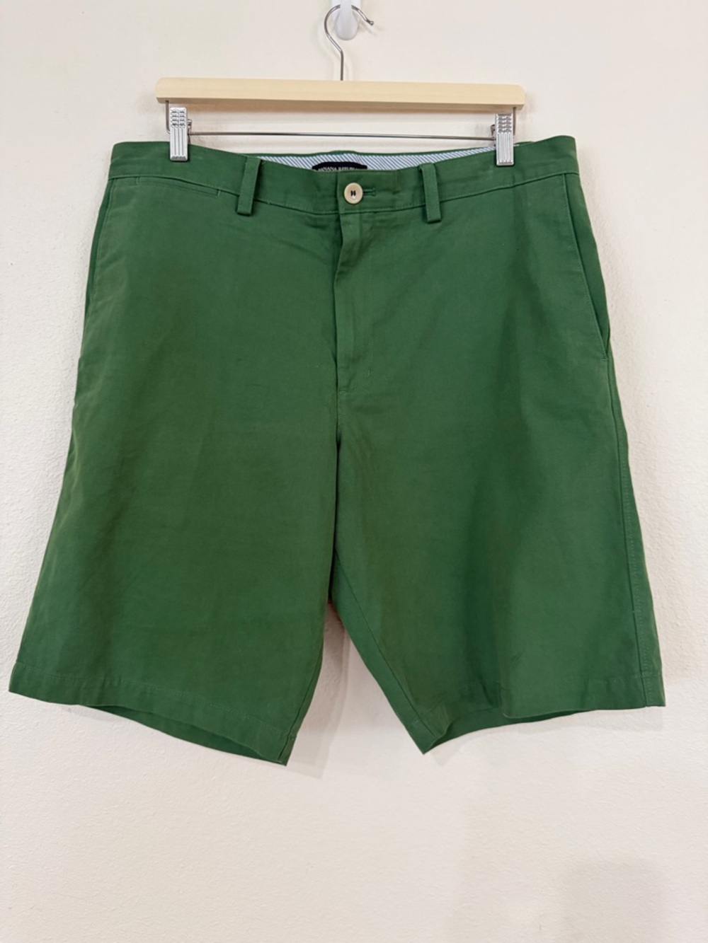 Banana Republic Emerald Green Flat-Front Chino Shorts 36 size